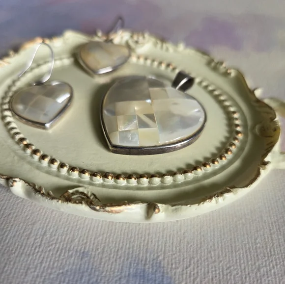 Mother of Pearl Heart Drop Earrings & Pendant in 925 Sterling Silver LUC - Picture 15 of 16